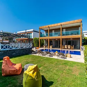 deluxe-villa-emilie-with-private-swimming-pool.aegeanhotels.net/