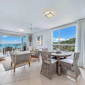 three-b-airlie-2-bedroom-unit-seaviews-pool.queenslandhotels.net/